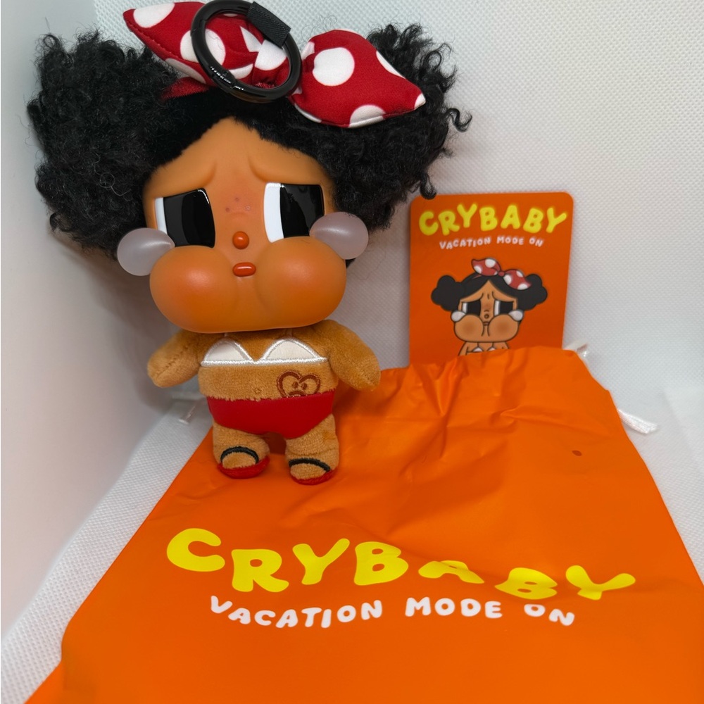 CRYBABY Vacation Mode On Series-Vinyl
Plush Pendant- My Summer Vibe
